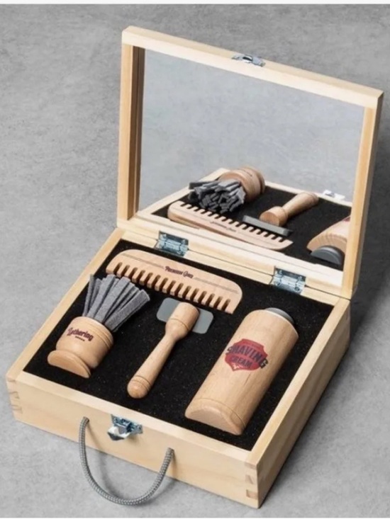 Hearth & Hand Other - Retired Wooden Hearth & Hand Shaving Kit with extra pieces